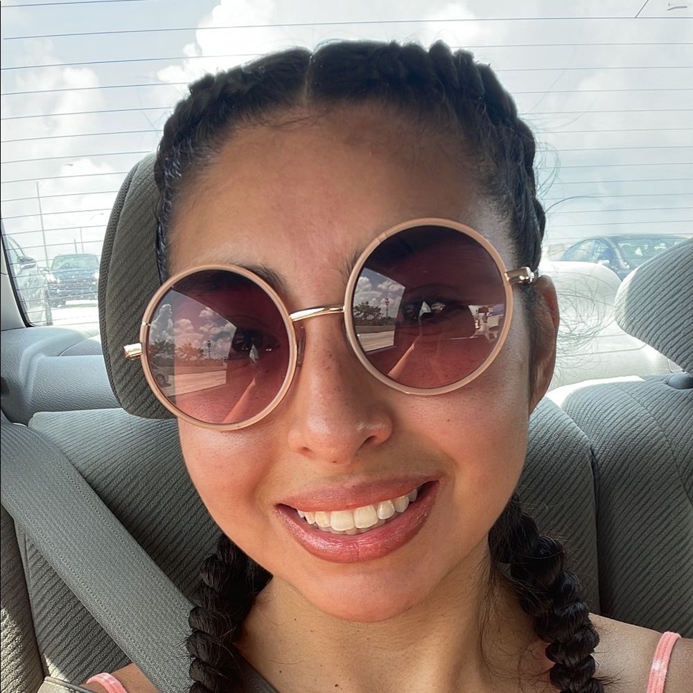 Meet your Posher, Steffany